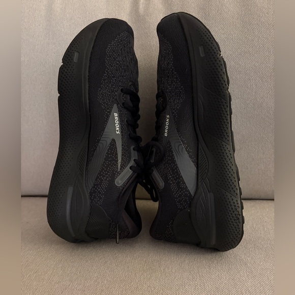 Women's Brooks Ghost Max, Black/Black/Ebony 8.5 - Picture 4 of 6